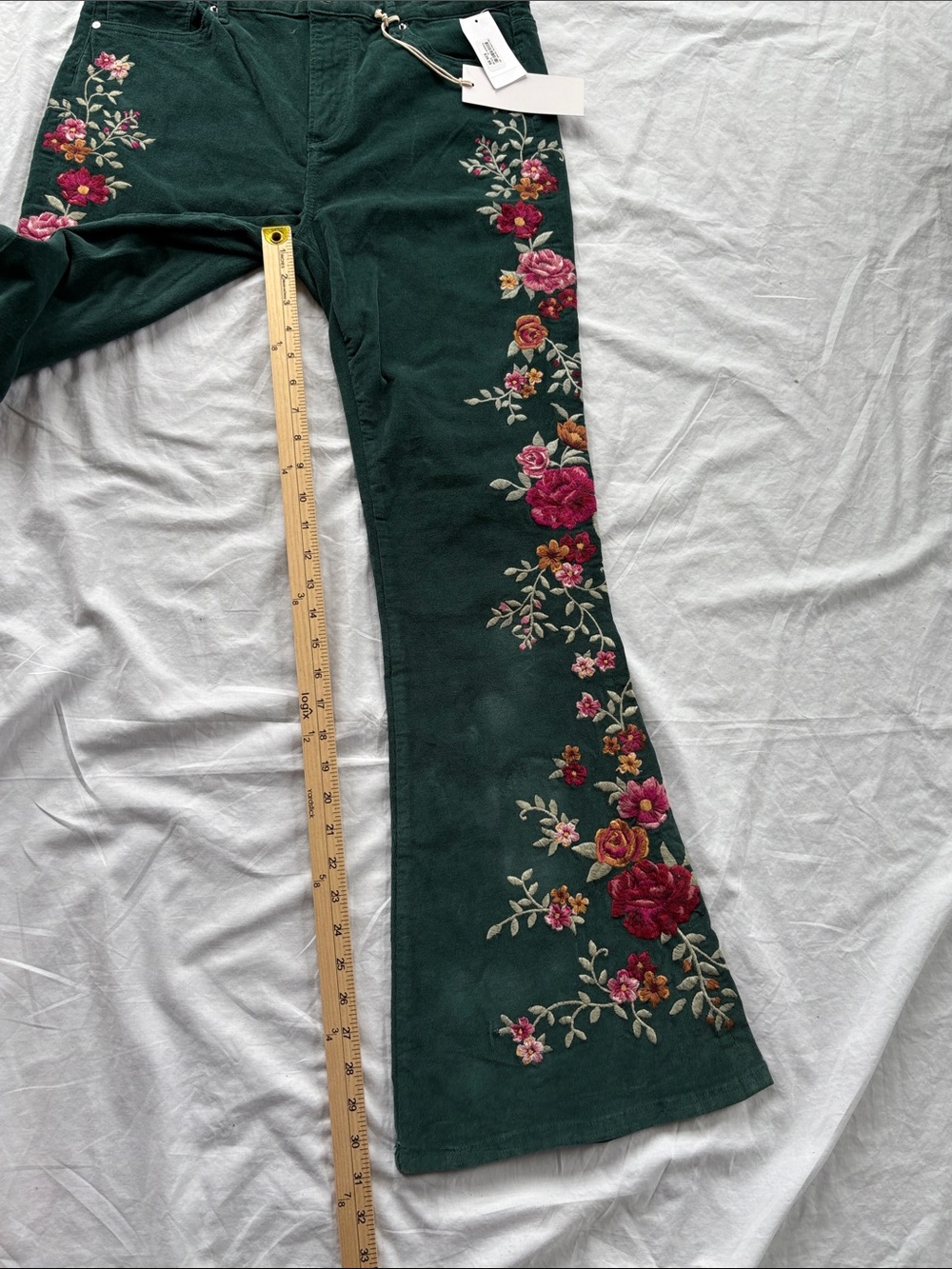 Driftwood Farrah Floral Embroidered Corduroy Flare Jeans Womens Size 30 x 32 - Picture 9 of 13